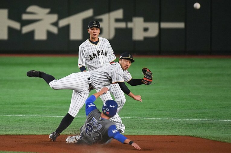 侍ジャパンの菊池涼介と坂本勇人らは2017年のWBCでイスラエルと対戦している ／ photograph by Nanae Suzuki