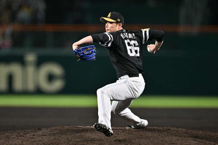 胴上げ投手となった松本裕　©Hideki Sugiyama