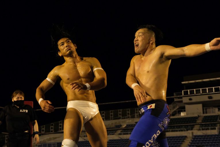 佐藤光留プロデュース『真夏の変態祭り』で諏訪魔に大仁田、鈴木みのるも大暴れ！ 灼熱の旧川崎球場で“1日6試合”の佐藤が感じたのは…？(21)