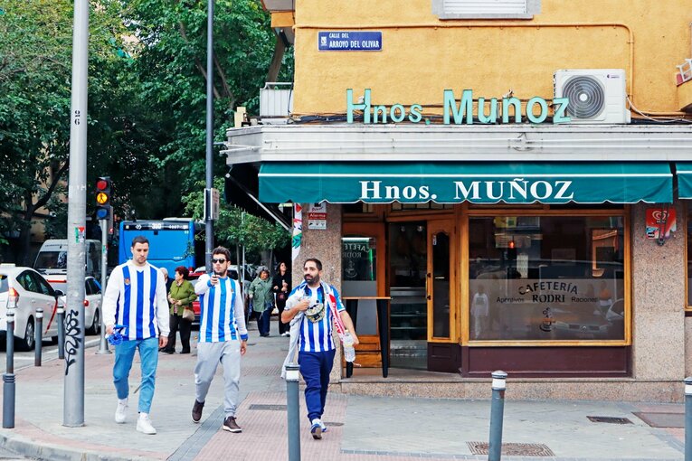 「クボ…あいつ止めないと勝てないよ」マドリードのバルで敵地サポが久保建英22歳を超警戒…“動画に映らない”タケの虚ろなジレンマ(6)