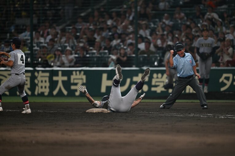 佐々木麟太郎、最終打席「泥だらけの執念ヘッドスライディング」（計11枚）　©Hideki Sugiyama