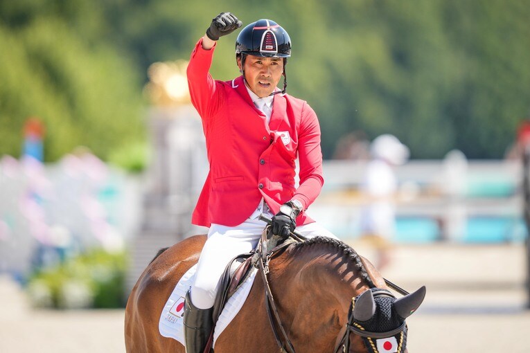 結果は知らないままだったが、走行の手ごたえに拳を突き上げた　©JIJI PRESS