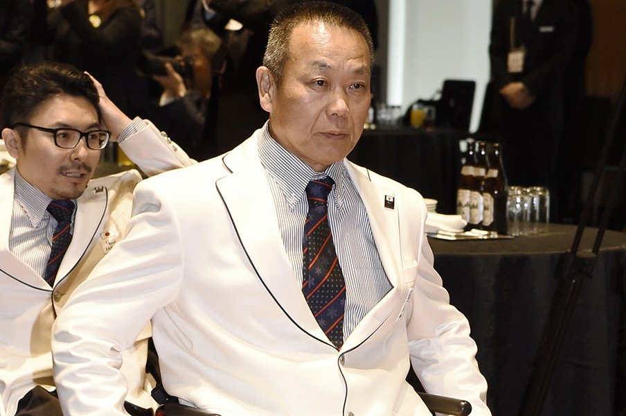 パラアイスホッケーの61歳・福島忍。医師に言われた「良い方なんだよ」。<Number Web> photograph by Kyodo News