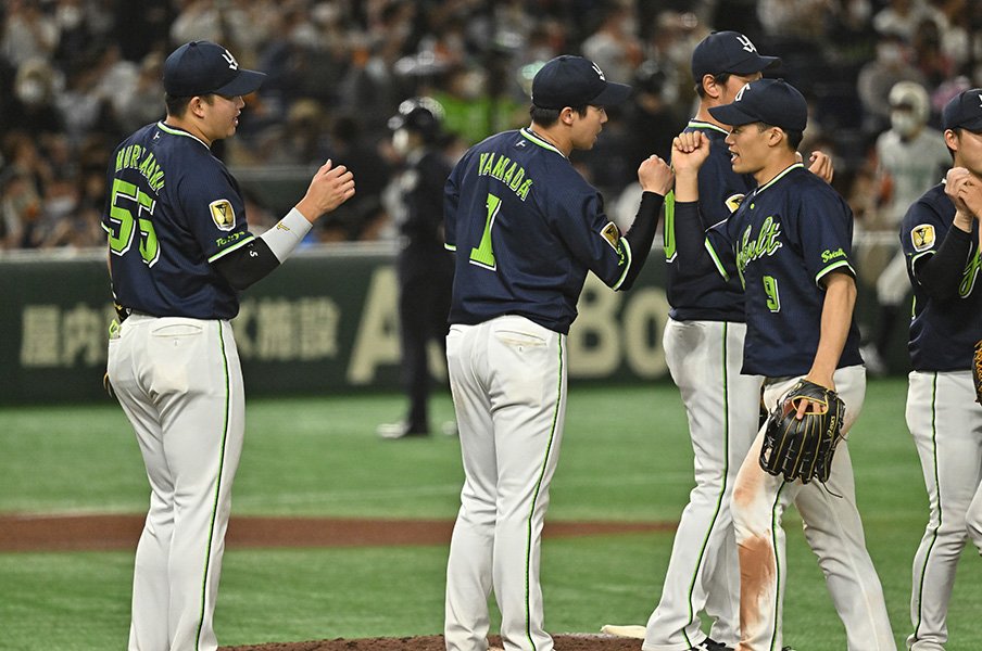 常勝燕軍の記録的な勝率<Number Web> photograph by Hideki Sugiyama