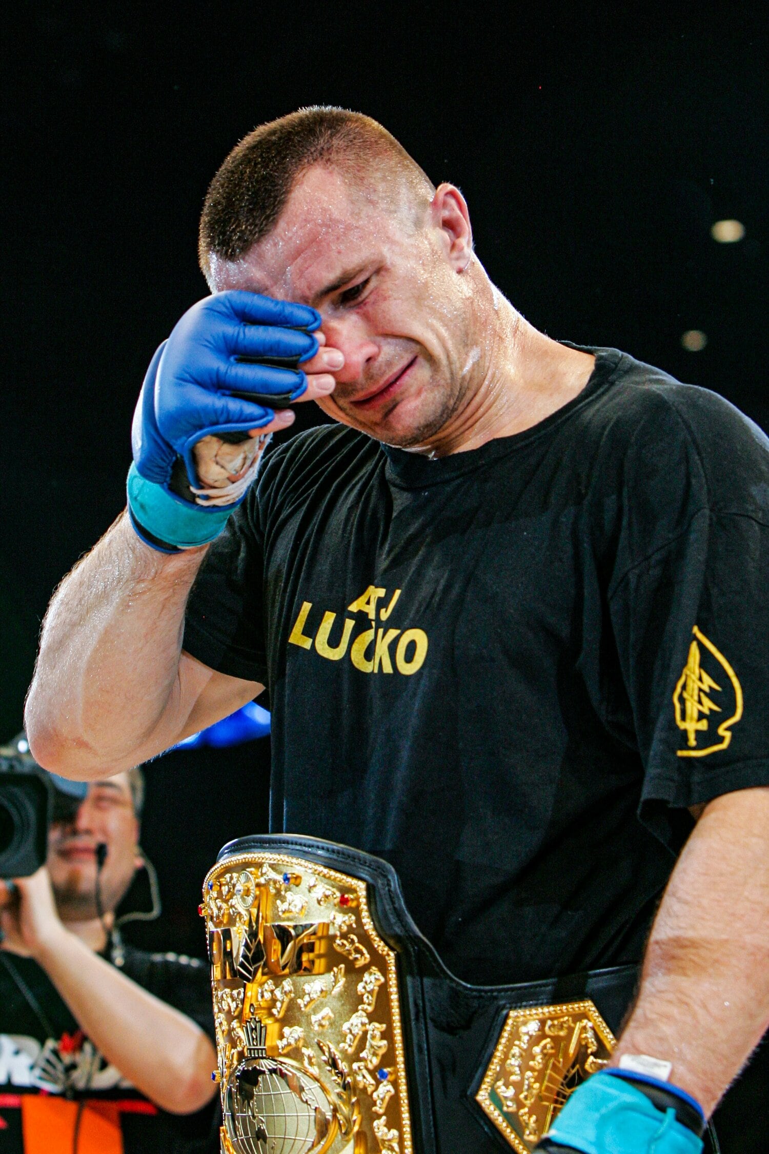 「ターミネーター」と呼ばれたミルコも涙を抑えることができなかった　©Susumu Nagao