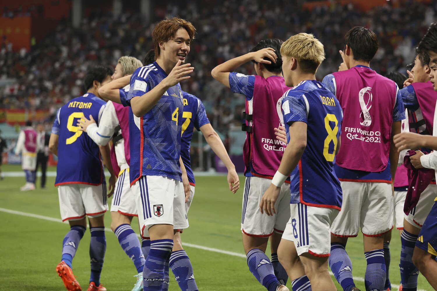 堂安とはオランダ１部フローニンゲンでチームメイトだった板倉（左）　©Kaoru Watanabe／JMPA