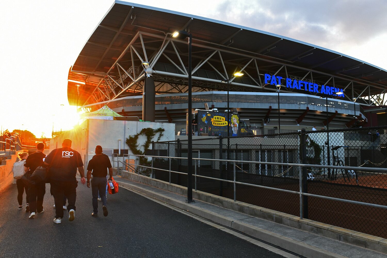 パット・ラフター・アリーナへ会場入りする「チーム・リッキー」 ©Kokou Sekine