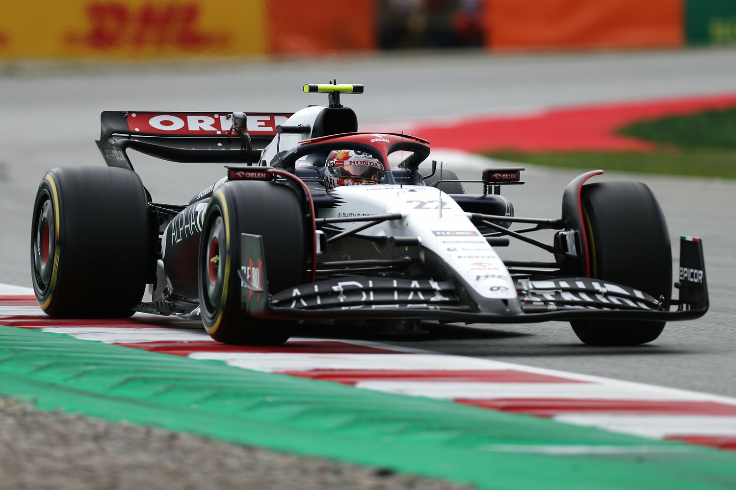 予選は15番手だった角田。決勝では素晴らしい走りを見せていたのだが…　©Getty Images / Red Bull Content Pool