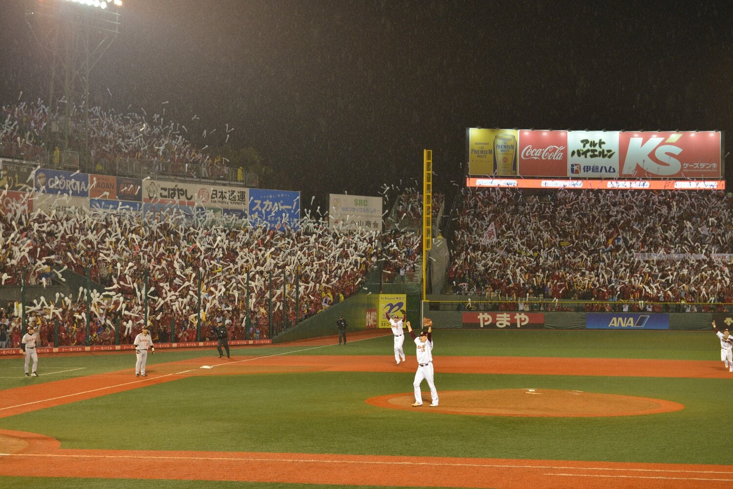 2013年、楽天創設初となる日本一の瞬間。マウンドにいたのは田中だった　©Hideki Sugiyama