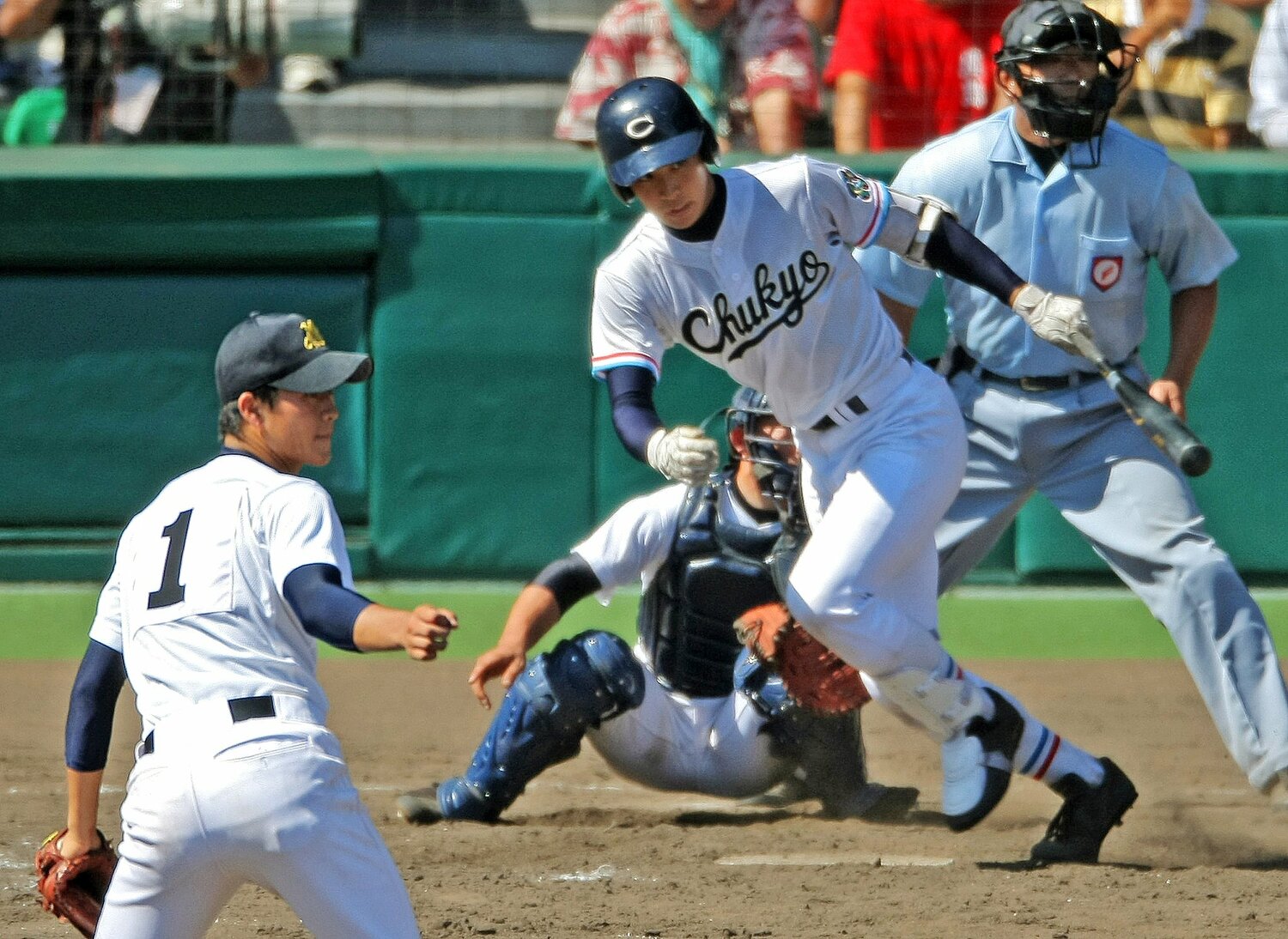 6回裏2死満塁の場面でタイムリーを放つ中京大中京・堂林翔太。投手は日本文理・伊藤直輝 ©︎JIIJ PRESS