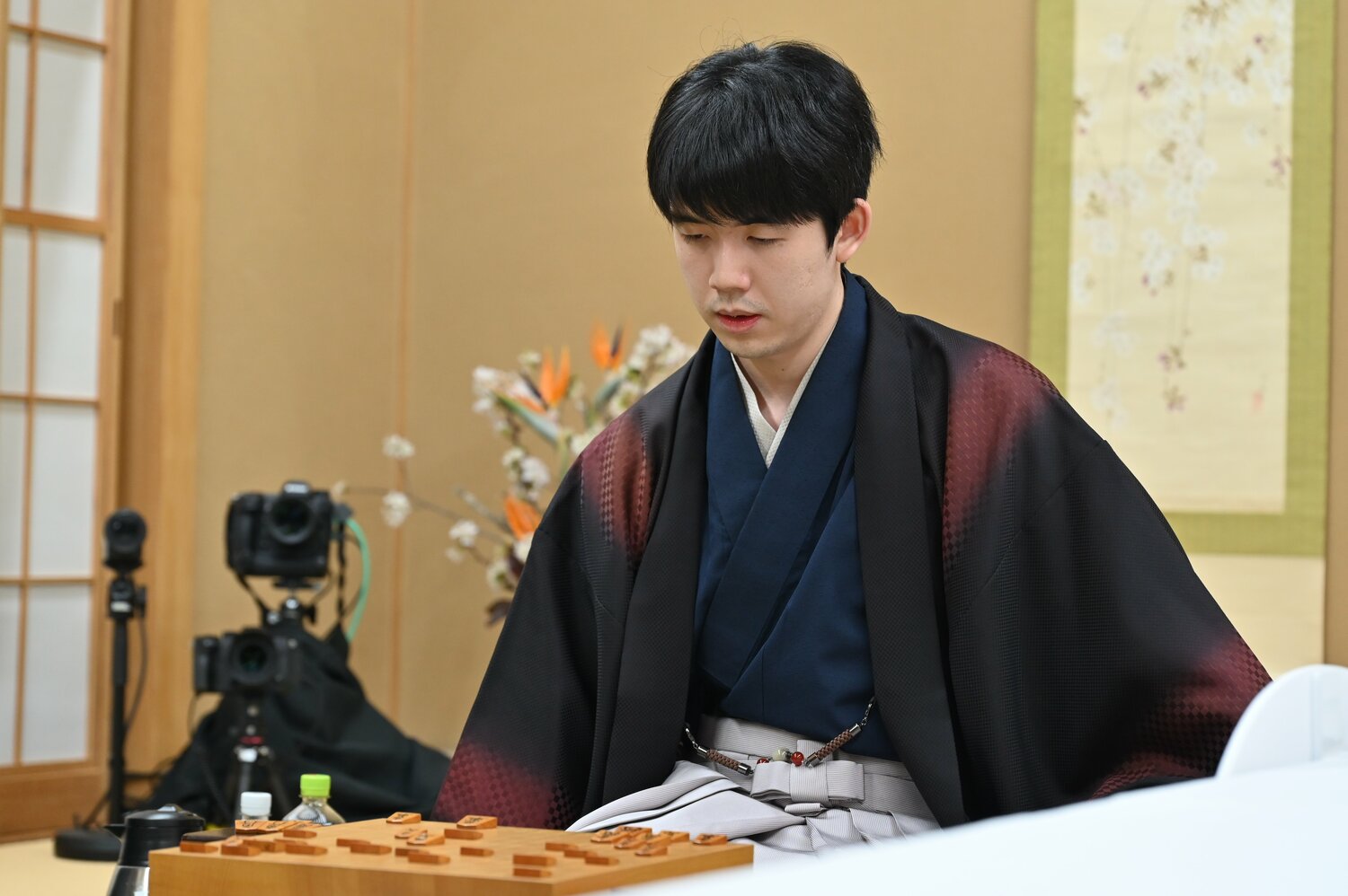 名人戦第1局の藤井名人　©日本将棋連盟