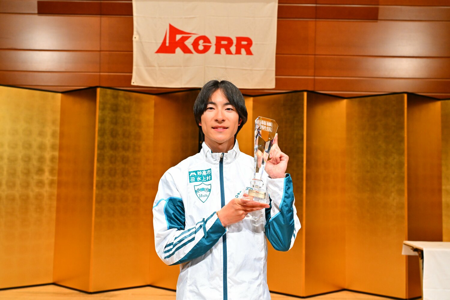 MVPと金栗四三杯を受賞した野村昭夢　©JMPA