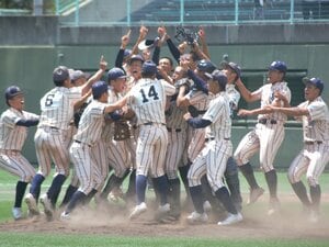昨夏の甲子園出場校が「まさかの閉校」に…東大阪大柏原監督が語る理事長からの“意外な言葉”「数年前から噂が…このままでは終われないですよ」