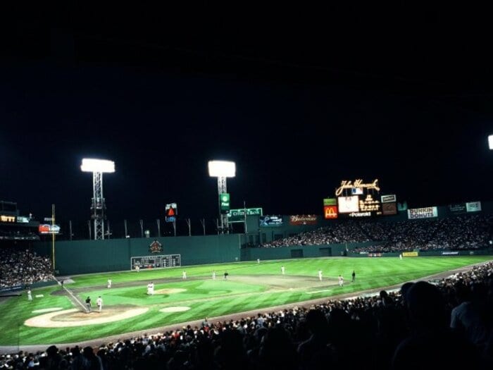 バットを切断される嫌がらせを“無視”…ベーブ・ルース「伝説の投球」から2年、なぜ野手で起用されたのか？ 知られざる「戦争の事情」＜Number Web＞ photograph by Kazuaki Nishiyama