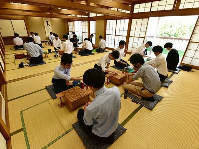 「“年齢規定超え”27歳でやっと」「高校生棋士誕生ならず」プロへの“競争率20倍”将棋三段リーグという難関「有望な若い芽を摘んでほしくない」＜Number Web＞ photograph by 日本将棋連盟