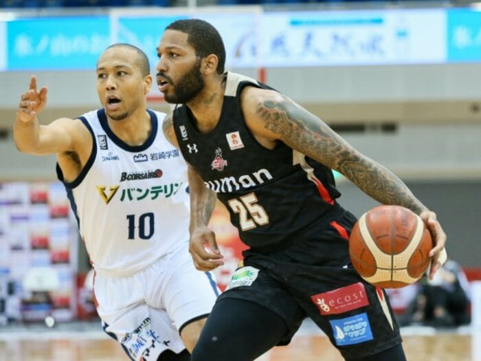 【チャンピオンシップ初進出】「ダークホースに僕らはなる」負傷者続出でも大阪エヴェッサが目論む“強豪食い”の戦い方とは＜Number Web＞ photograph by B.LEAGUE