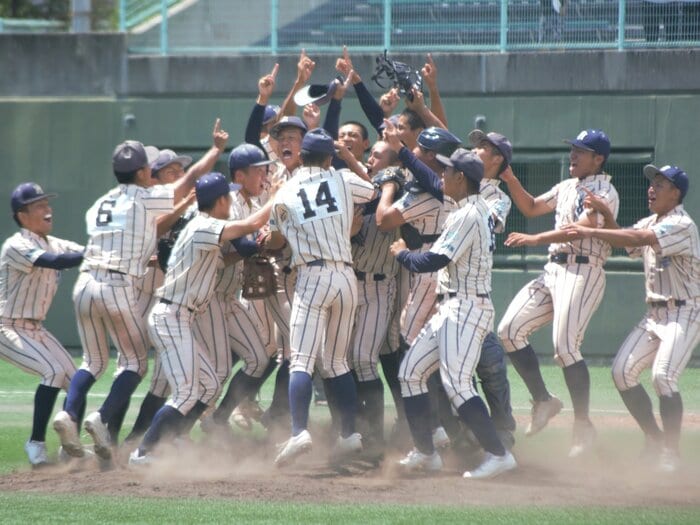 昨夏の甲子園出場校が「まさかの閉校」に…東大阪大柏原監督が語る理事長からの“意外な言葉”「数年前から噂が…このままでは終われないですよ」＜Number Web＞ photograph by JIJI PRESS