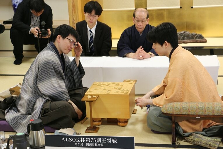 王将戦第7局の様子（写真は右に続きます）　©Shintaro Okawa