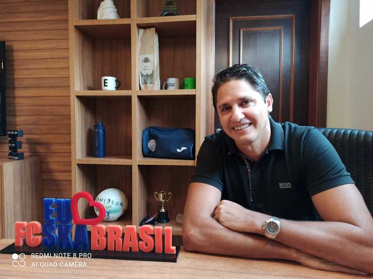 取材に応じてくれたエジミウソン　©Hiroaki Sawada