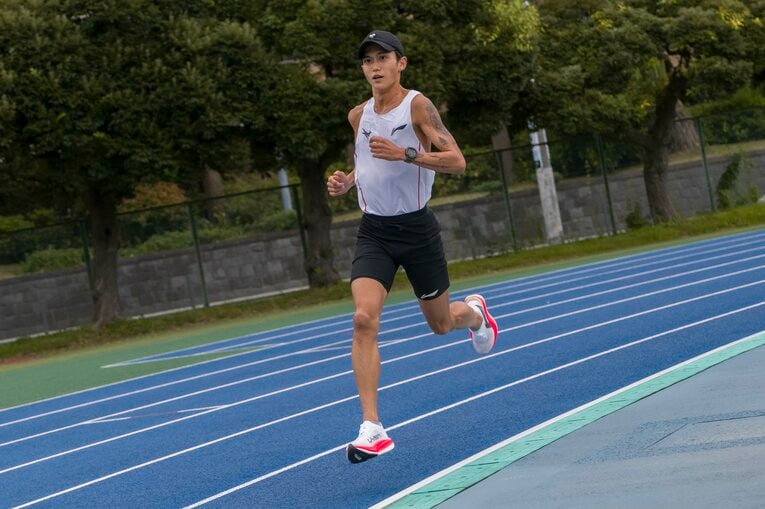 リーニンのシューズを履いて練習する大迫　©️Shota Matsumoto