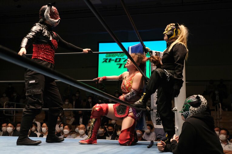 タイガー・クイーンを激怒させた“ヒール殺法”…乱入に凶器攻撃、待望のライバルは何でもありの“闇の軍団”？(28)