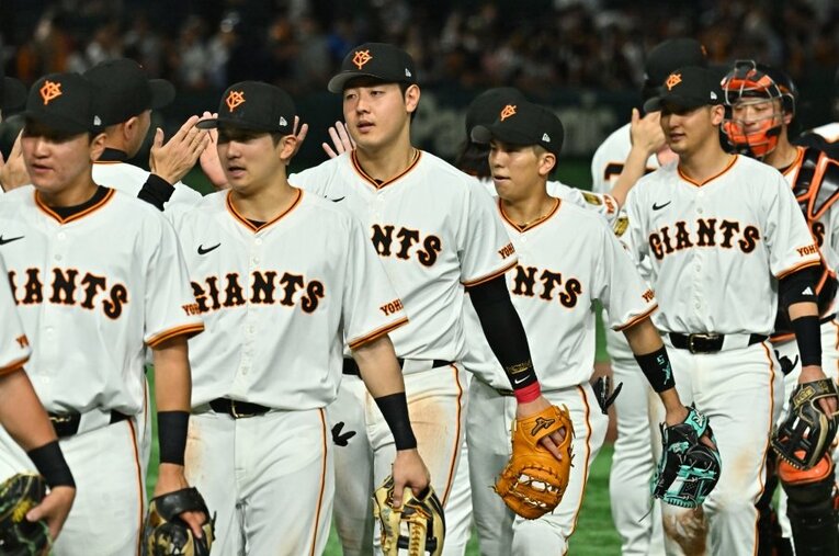 巨人の若者人気はどうなっているのか。甲子園球児が選ぶ「好きな球団」ランキングから検証する ／ photograph by Hideki Sugiyama