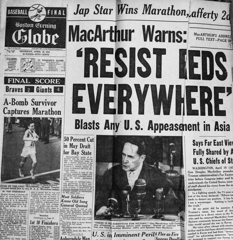 マッカーサー退任のニュースとともに『ボストン・グローブ』紙の一面を飾った田中茂樹の記事（1951年4月19日付）