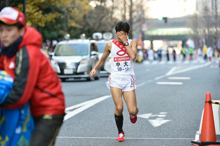 写真は2016年箱根駅伝のゴール。中大は15位に終わった　©BUNGEISHUNJU