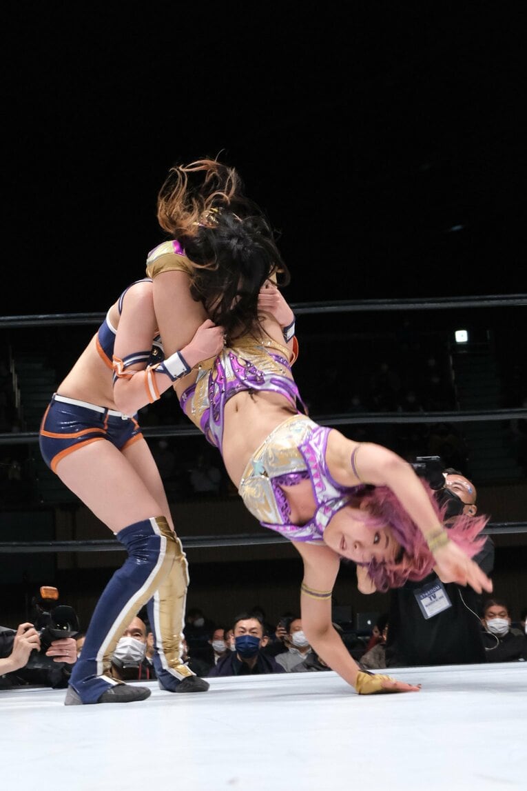 〈スターダム〉“永遠のライバル”キッドとAZMがついに激突…王座戦3wayマッチを前にAZM「同じリングにいるだけで楽しい」(21)