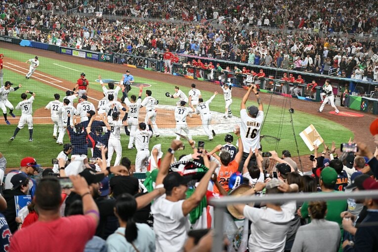 WBC準決勝メキシコ戦、周東のサヨナラホームイン（5／5枚）　©Naoya Sanuki