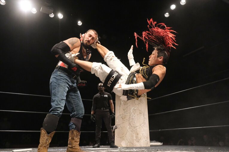 元パティシエが蛍光灯で殴り合い…“デスマッチアマゾネス”山下りなの媚びない魅力「犯罪以外なら何してもいい」 米国で男子相手に王座獲得(69)