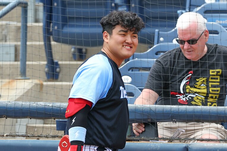 7月MLBドラフトリーグでの佐々木麟太郎。花巻東高時代よりも髪が伸びた【1枚目／全2枚】　©Getty Images