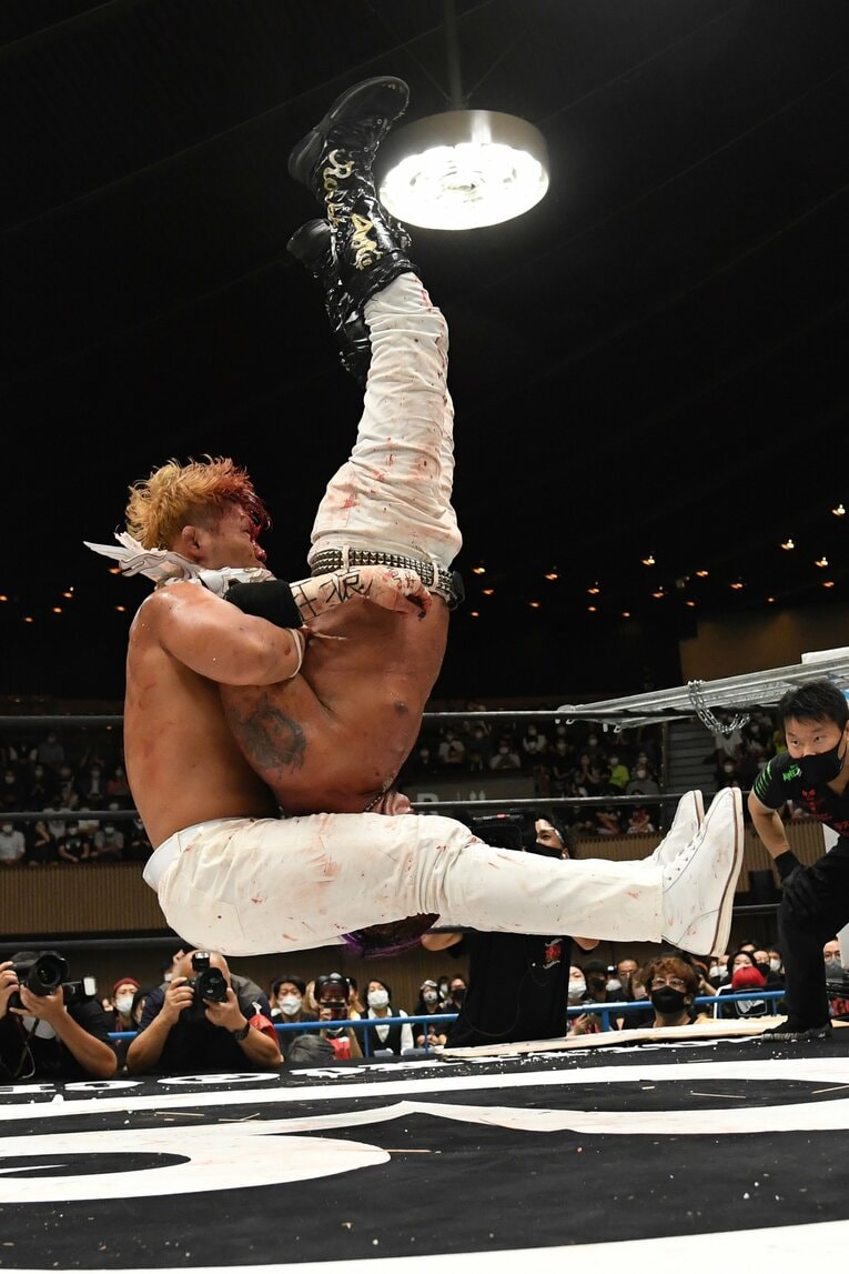 「死んでもいい覚悟なんていらねぇんだよ！」葛西純はエル・デスペラードに何を伝えたのか？ カメラマンが激写した“血と熱狂の23分30秒”(56)