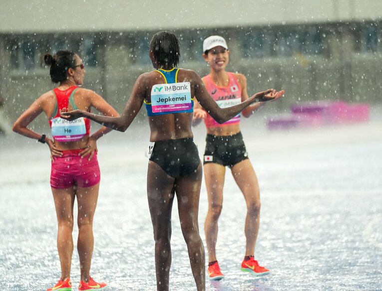 たまらず係員がレースを中止に。半分以上過ぎていたのだが…　©Satoshi Wada