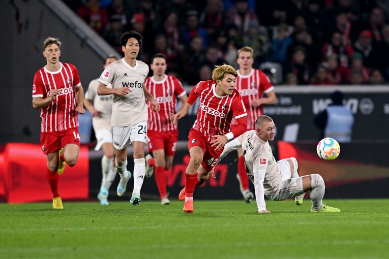 リーグ2位と躍進するフライブルクの中心にいる堂安律（24歳）。好調そのまま、W杯でもレギュラー奪取なるか　©︎Getty Images