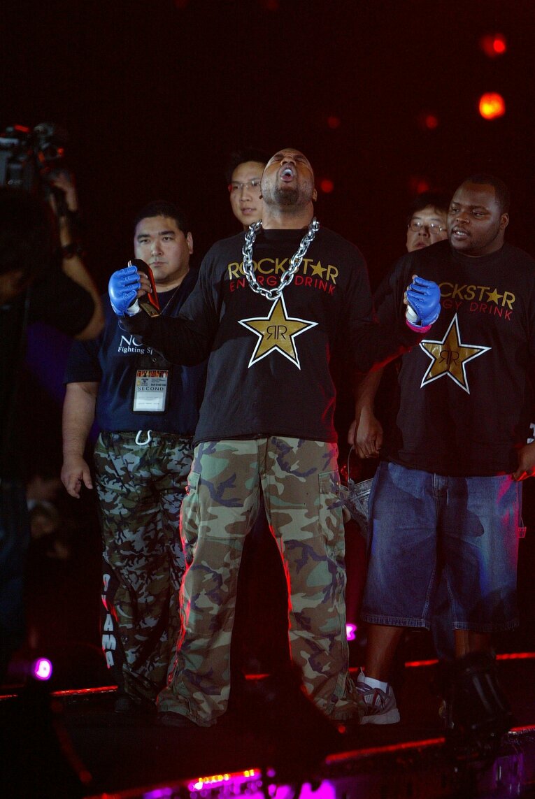 雄叫びをあげながら入場するジャクソン　©Susumu Nagao