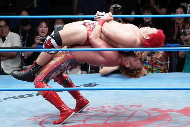 シャットダウンスープレックスホールドで本田竜輝に勝利した宮原健斗　©Essei Hara