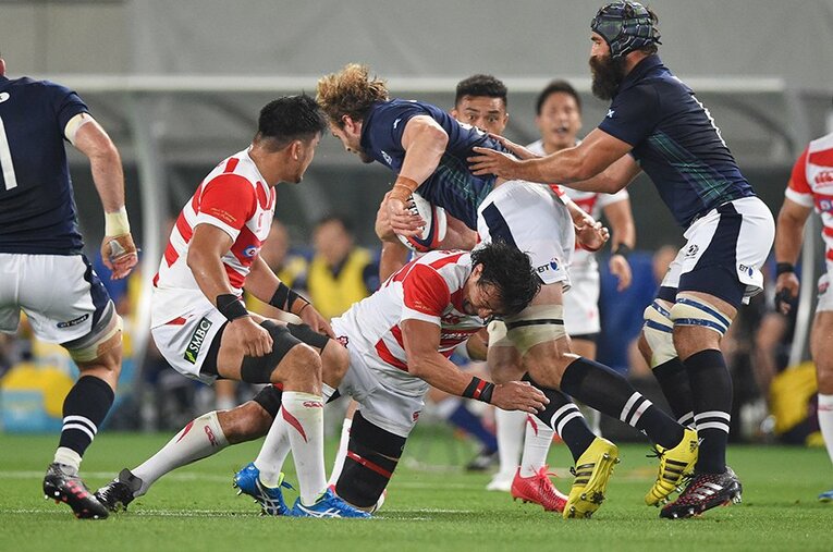 大野均にとって最後の代表戦となった2016年スコットランド戦。献身的なプレーで日本ラグビーの発展に大きく貢献した。 ／ photograph by AFLO SPORT