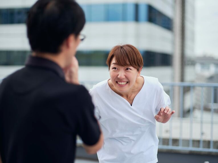 寺田選手と夫の佐藤さん、インタビュー特撮（※スワイプで他カットも見られます）　©Yuki Suenaga