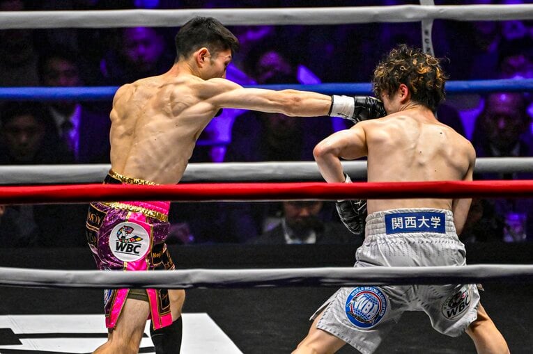 寺地拳四朗vs.ユーリ阿久井政悟。3月13日、両国国技館　©Takuya Sugiyama