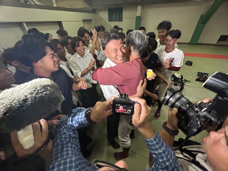 無名公立校・沼津商のドラフト初指名…後藤と仲間たちの号泣・喜び舞台裏を見る（画像は右に続きます）　　©Jun Aida