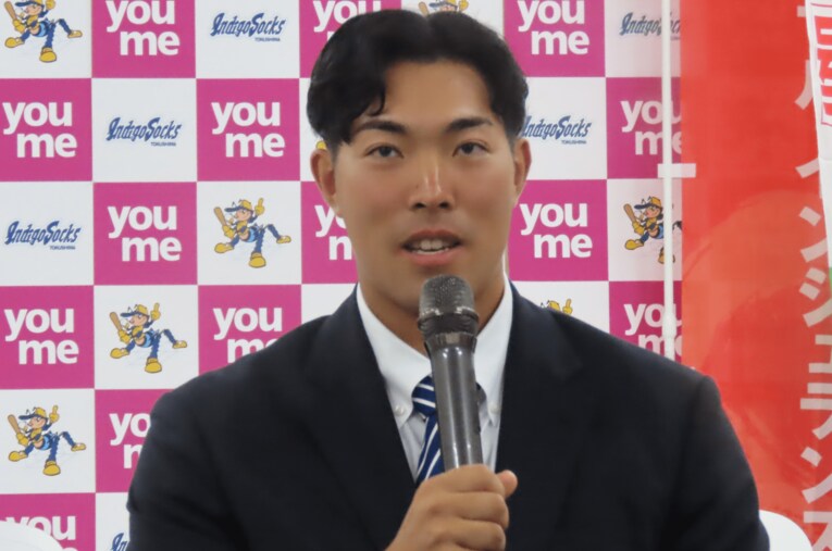 中日ドラフト3位で指名された篠﨑国忠。大量11人にドラフト調査書が届いた独立リーグ徳島の会場の雰囲気はどんなものだったか ／ photograph by Kou Hiroo