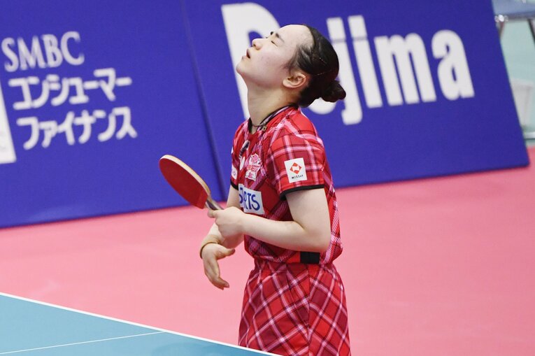 Tリーグ個人戦・ノジマカップ女子シングルス決勝で平野美宇に惜敗し、悔しそうな表情を見せる伊藤美誠　©︎Itaru Chiba