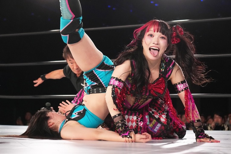 伊藤麻希に押さえ込まれたさくらあや。1月25日、ベルサール高田馬場　©Essei Hara