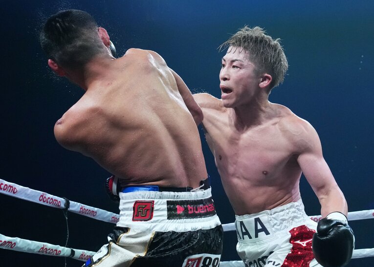 井上尚弥の容赦ないラッシュ　©Naoki Fukuda