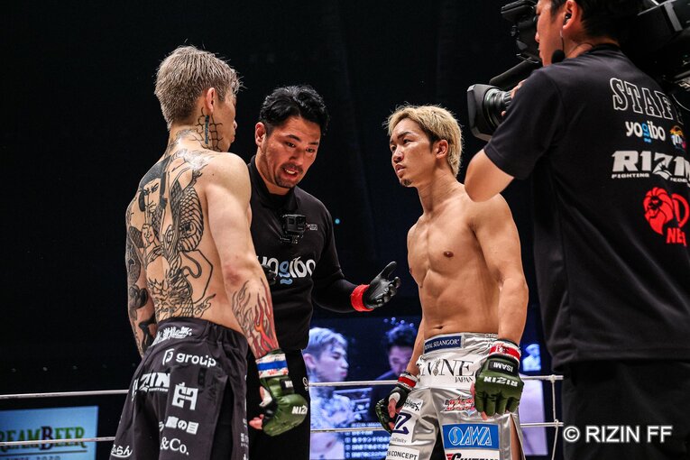 “憧れ”だった朝倉未来と対峙する平本蓮　©RIZIN FF