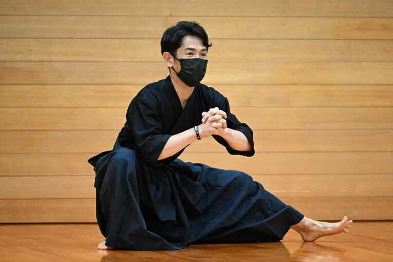 稽古前の準備運動　©Keiji Ishikawa