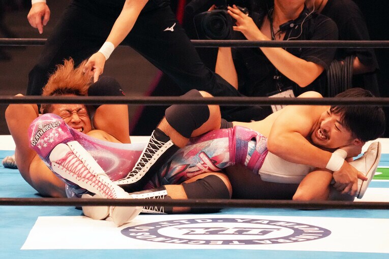 海野翔太の足を攻める成田蓮