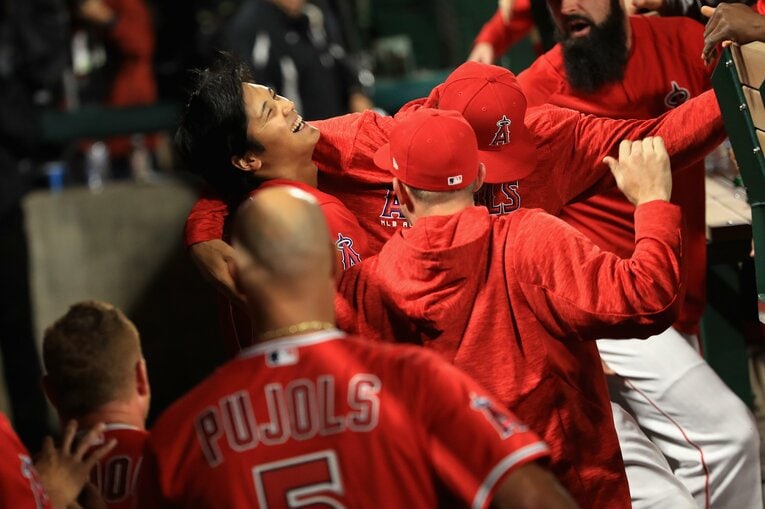 同じくメジャー初ホームランのあと　©Getty Images