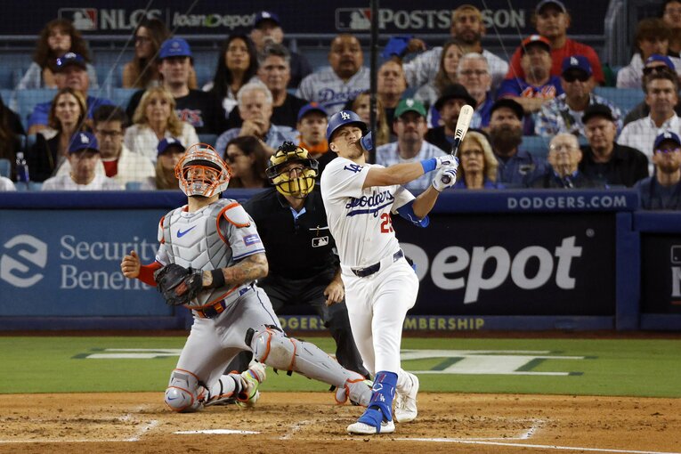 チャンピオンシップ・シリーズ第6戦、アレナドの「予言」通りホームランを放つエドマン　©Getty Images